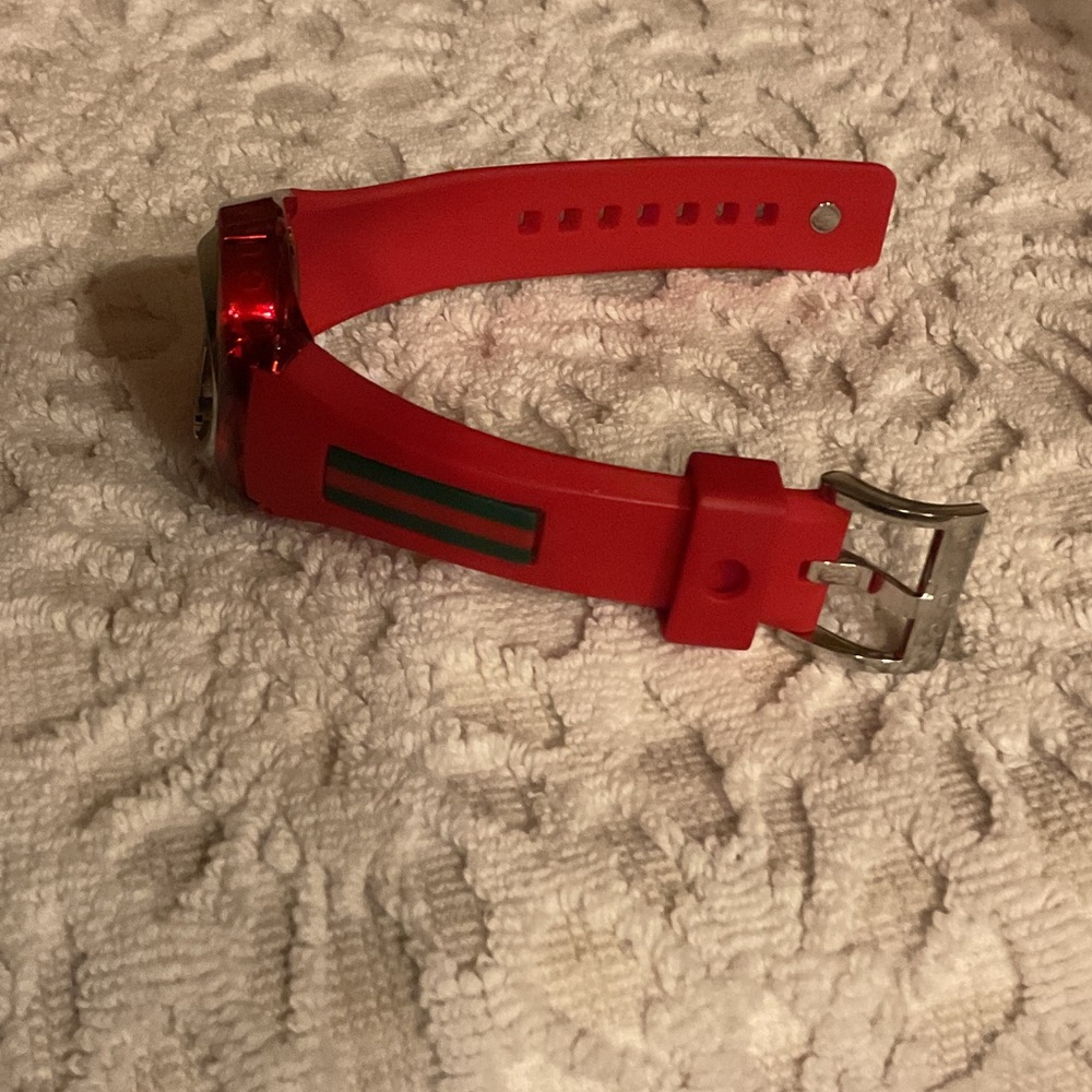Gucci Red Dial with Gold Trim Watch - Picture 5 of 6